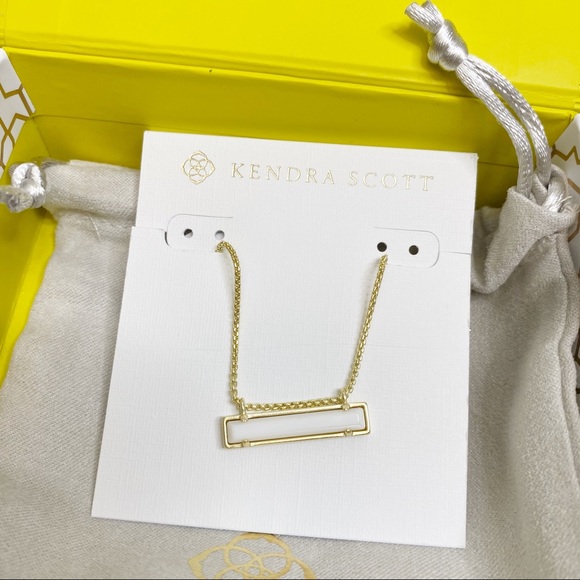 Kendra Scott Leanor Gold Necklace In Ivory Pearl